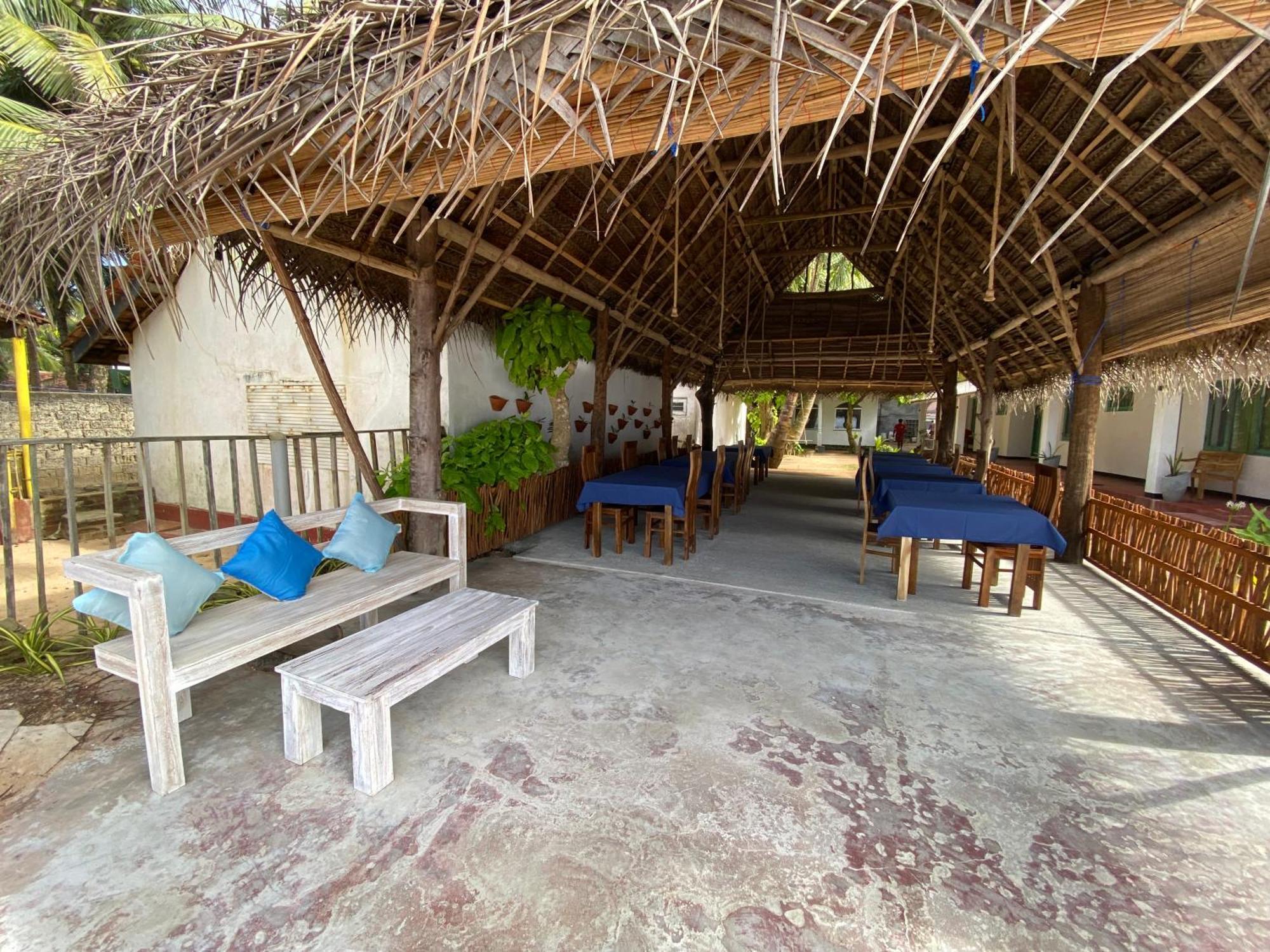 Hotel Sapphire Blue Hikkaduwa Exterior foto