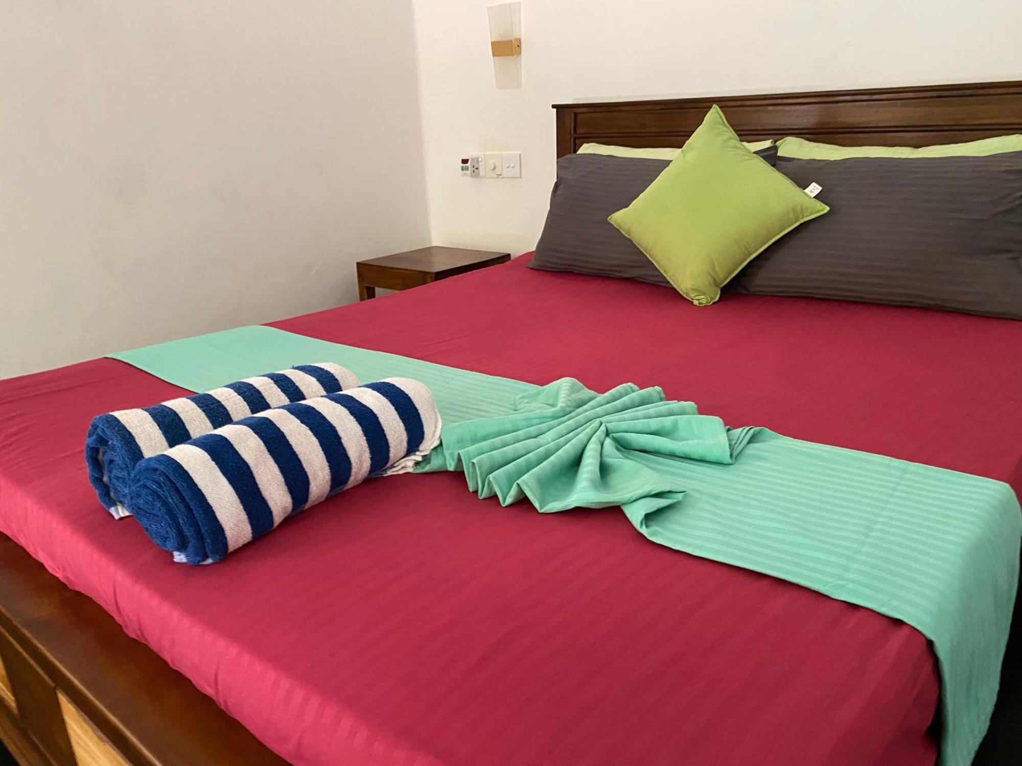 Hotel Sapphire Blue Hikkaduwa Exterior foto